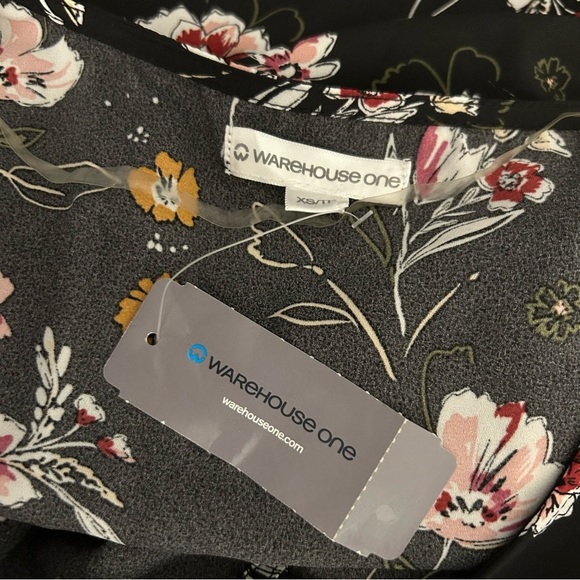 NWT Warehouse one Floral V-Neck Blouse - Black and Multicolor XS - Picture 6 of 11
